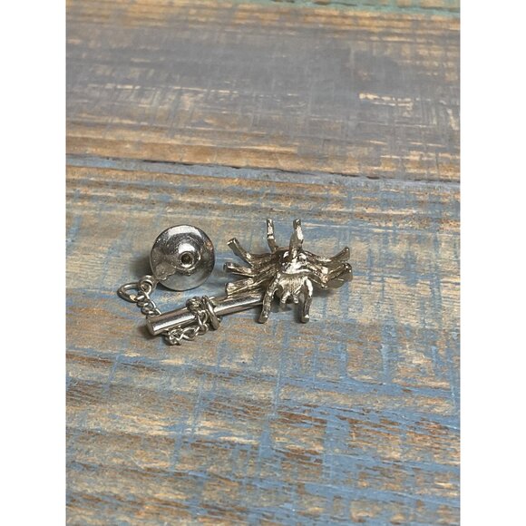 Mens Insect Spider Tie Tack Pin With Chain - Picture 4 of 4